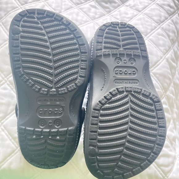 CROCS Toddler Black Clogs Size 6-8 - Picture 3 of 6